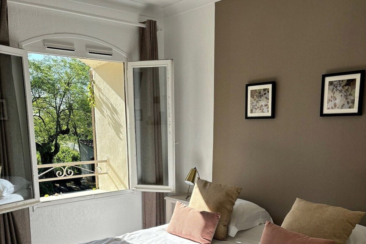 Premium bedding, Select Comfort beds, in-room safe, desk