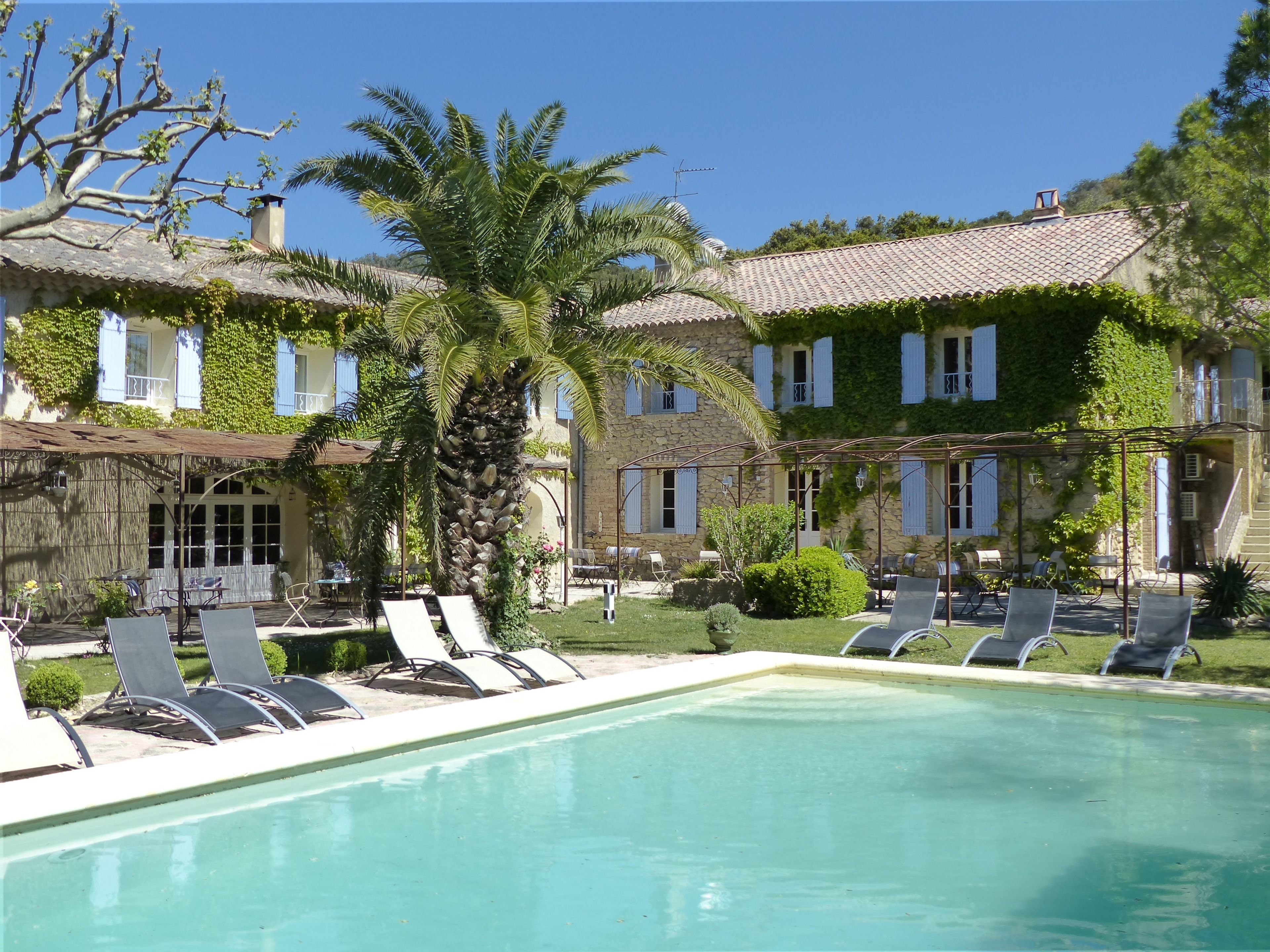 Een seizoensgebonden buitenzwembad