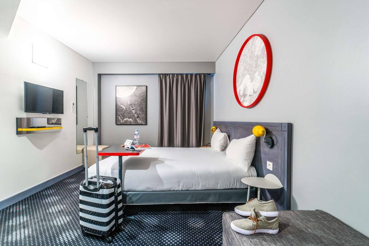 premium bedding, pillow-top beds, in-room safe, individually furnished