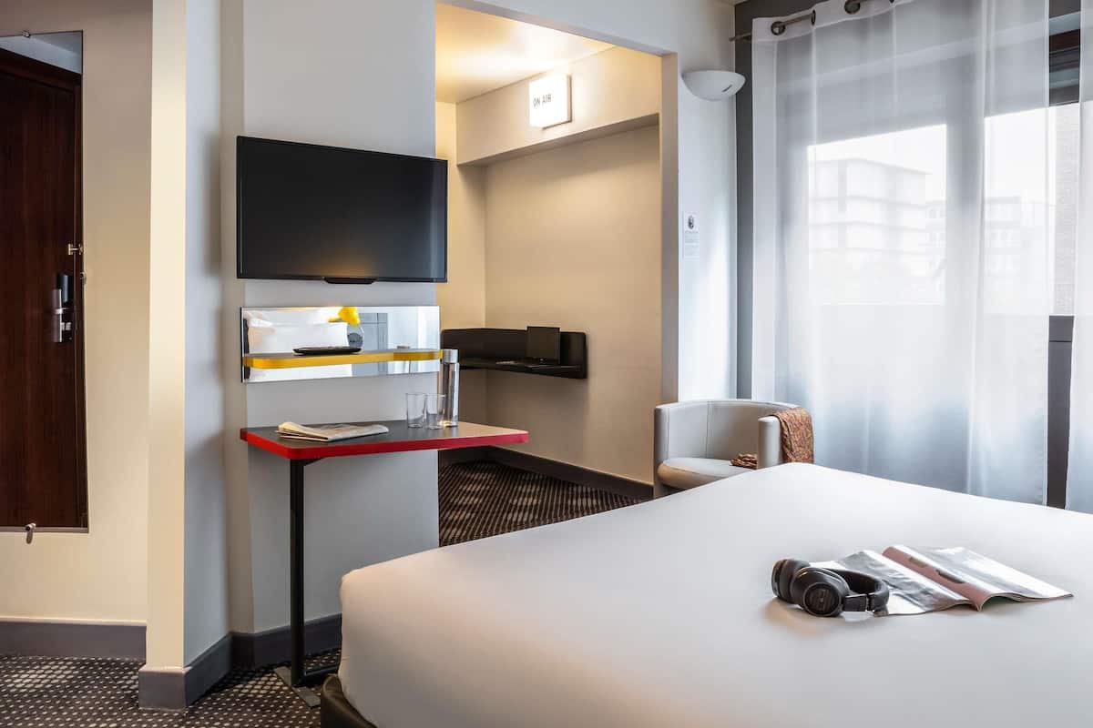 Chambre Double Standard, 1 lit double | Literie de qualité supérieure, surmatelas