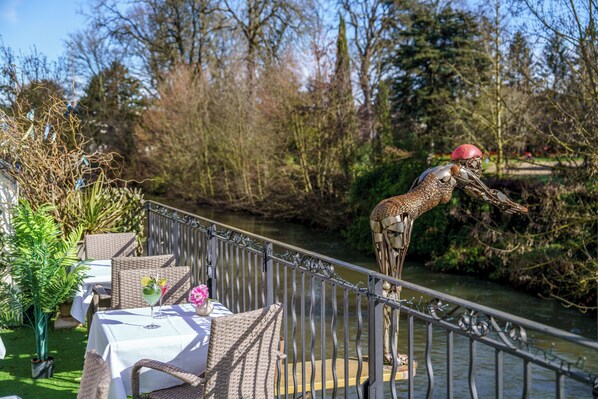 Terrace/patio - The Originals Boutique, Hôtel Le George, Loches (Loches)