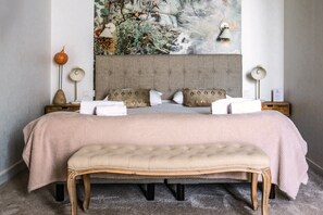 Comfort Quadruple Room, 1 Bedroom | Premium bedding, individually decorated, laptop workspace - The Originals Boutique, Hôtel Le George, Loches (Loches)