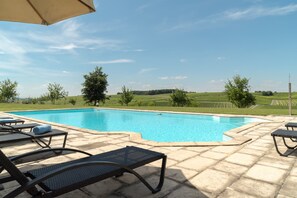 Outdoor pool, sun loungers - Le Relais de Saint-Preuil, The Originals Relais (Vignes du Cognac) (Saint-Preuil)