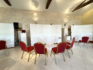 Business center - Le Relais de Saint-Preuil, The Originals Relais (Vignes du Cognac) (Saint-Preuil)