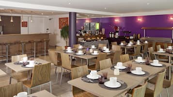 Tägliches Frühstücksbuffet gegen Gebühr