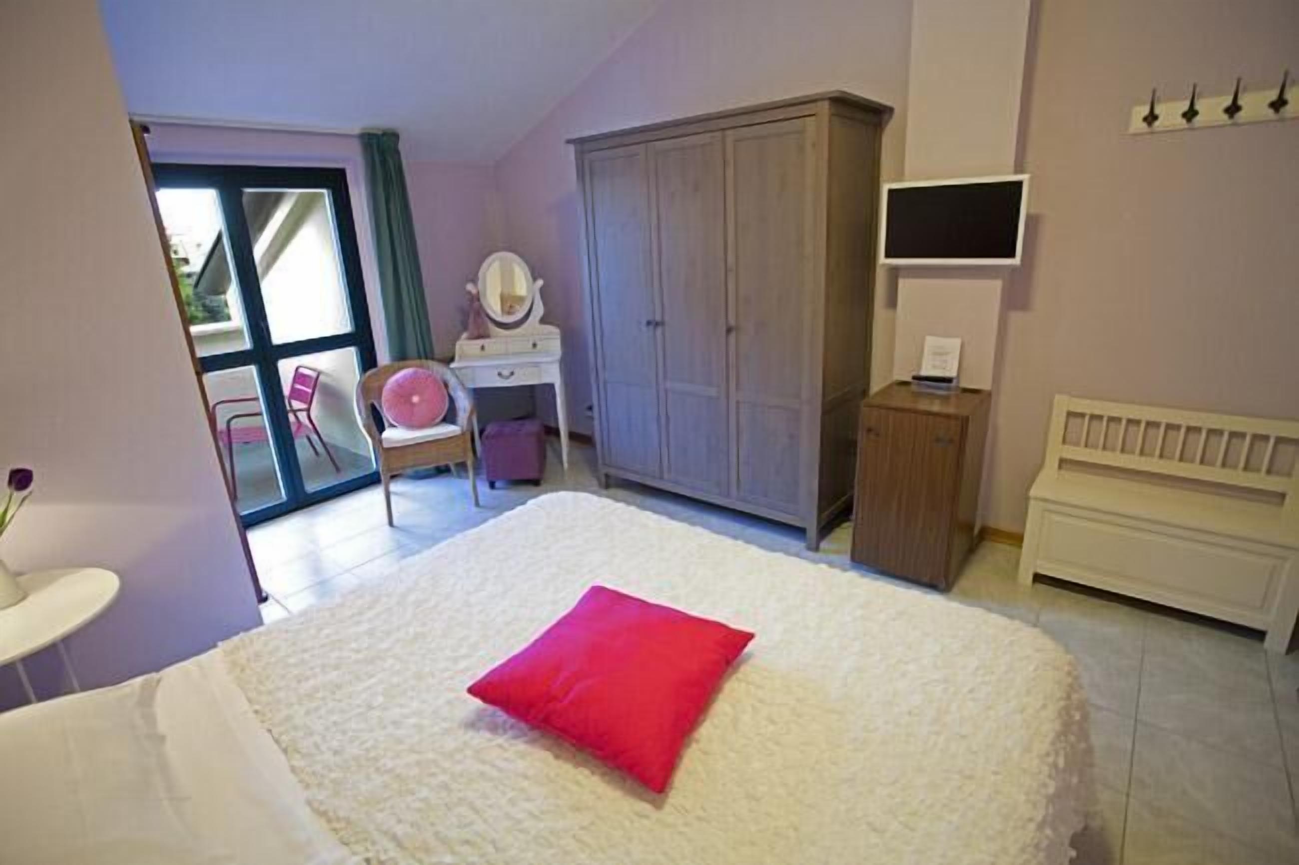 double or twin room | minibar, in-room safe, desk, free cots/infant beds