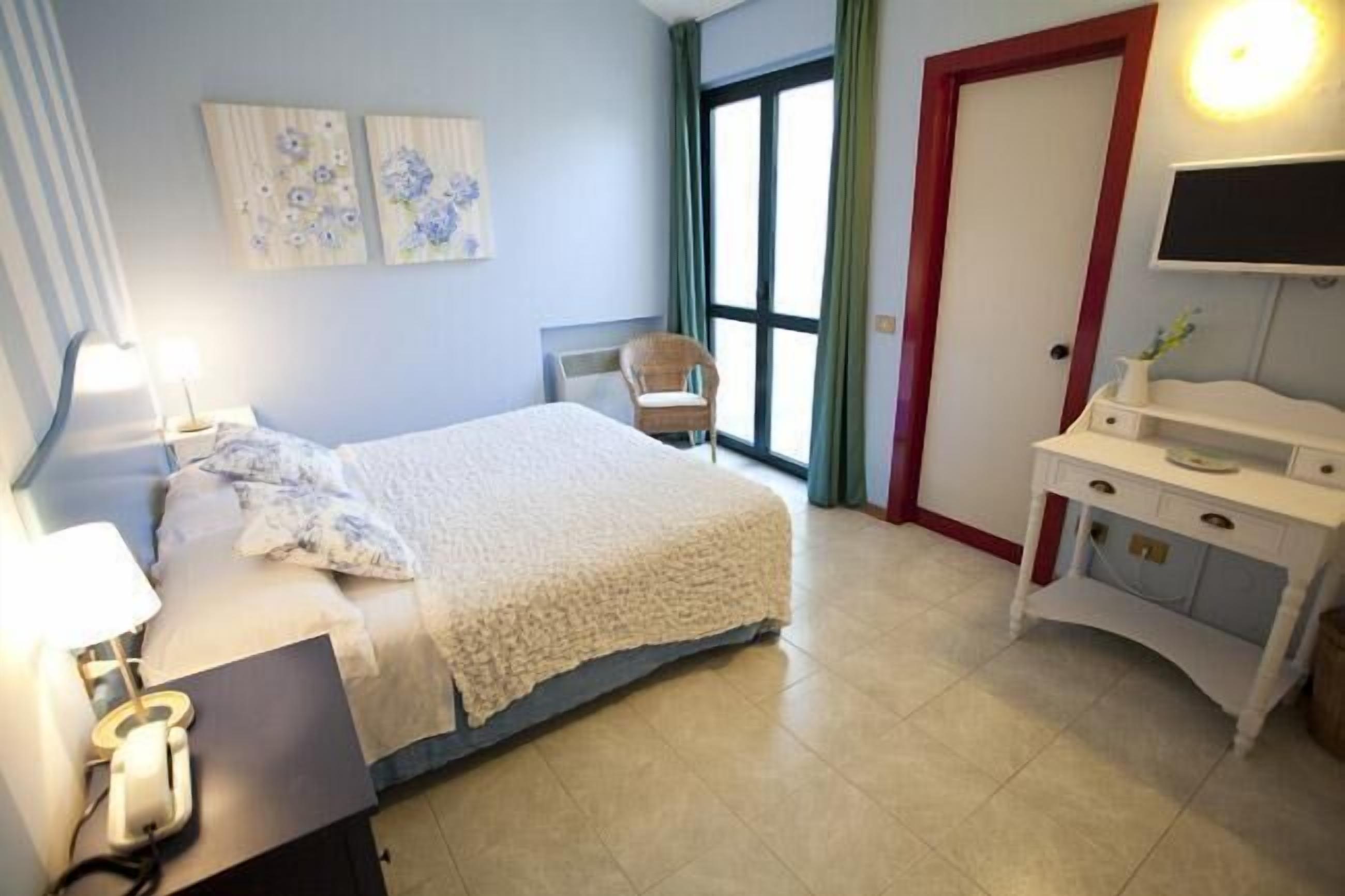 double or twin room | minibar, in-room safe, desk, free cots/infant beds