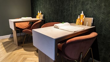 Körperbehandlungen, Aromatherapie, Warmsteinmassagen