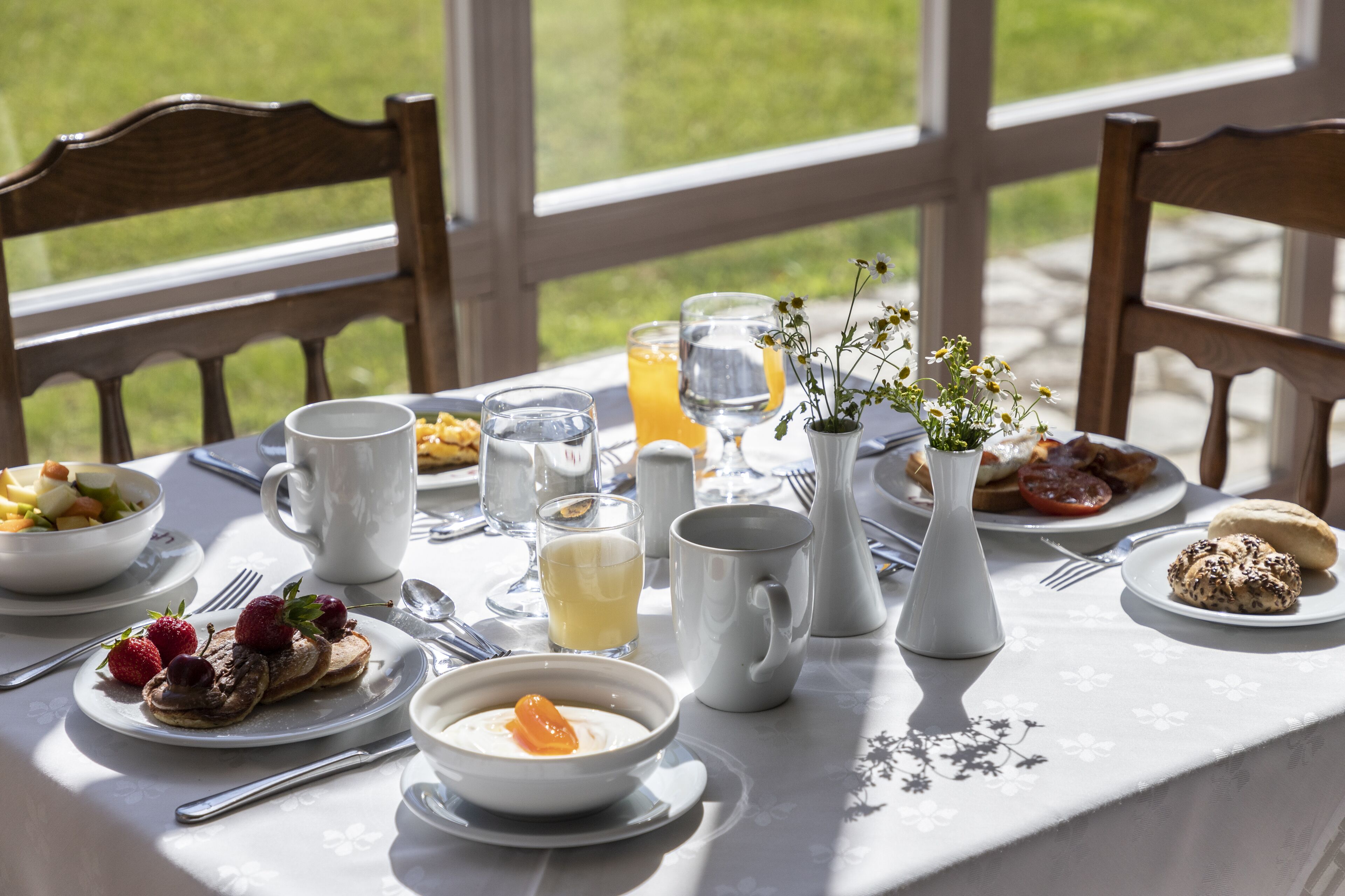 อาหารเช้าแบบบุฟเฟ่ต์ทุกวัน (EUR 10 ต่อคน)