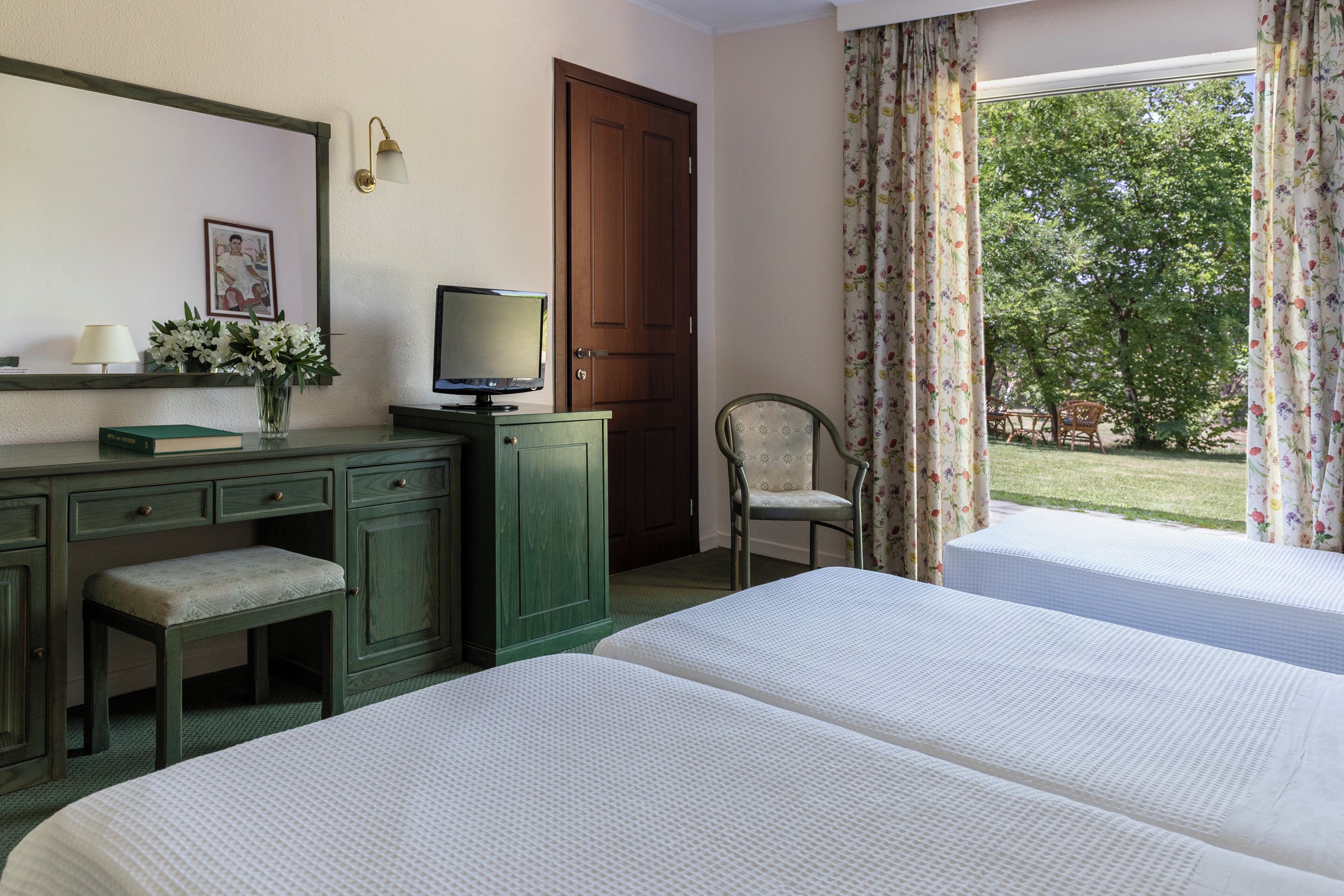 interconnecting twin rooms | hypo-allergenic bedding, down duvets, in-room safe, desk