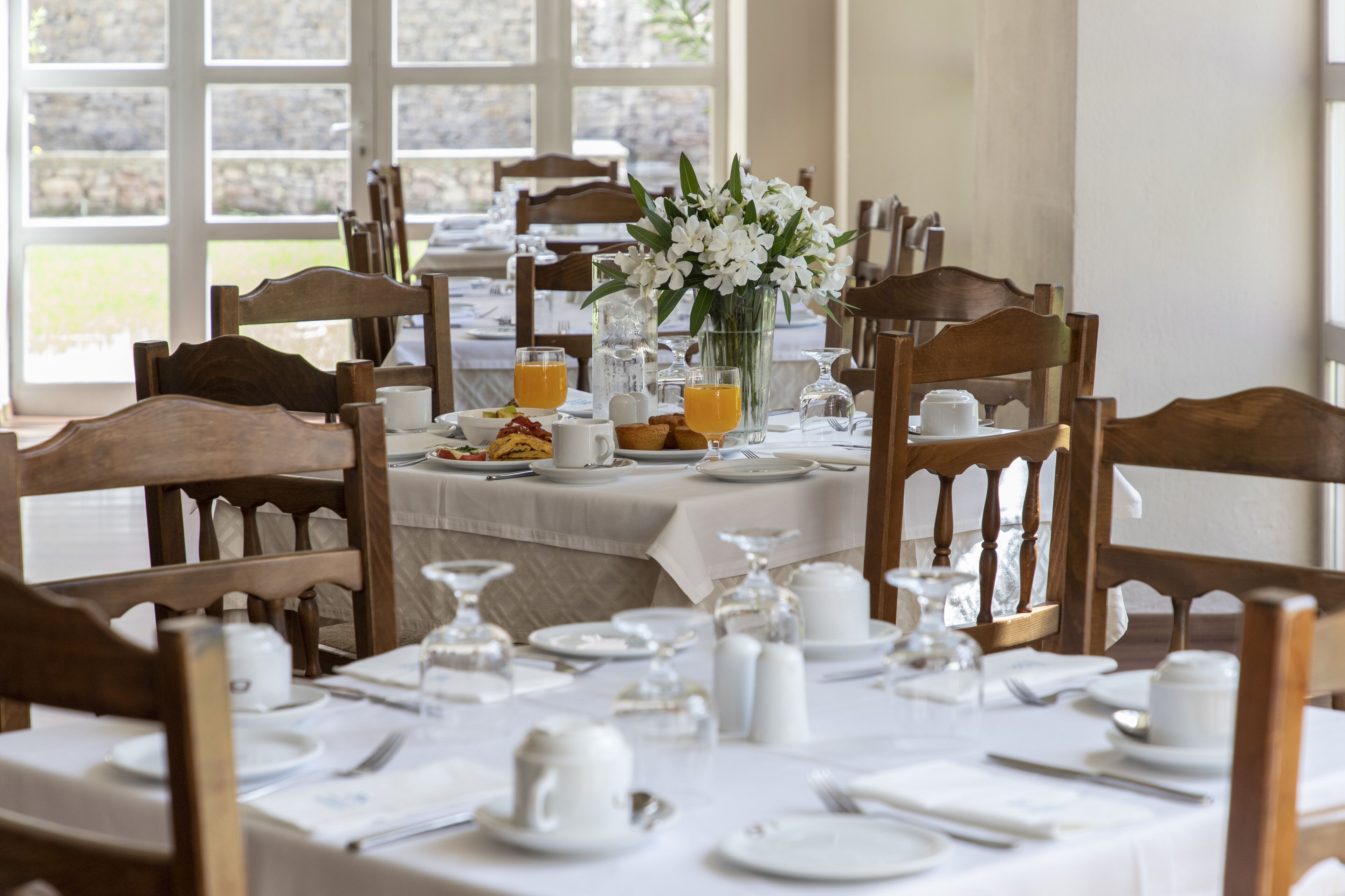 Tägliches Frühstücksbuffet (10 EUR pro Person)