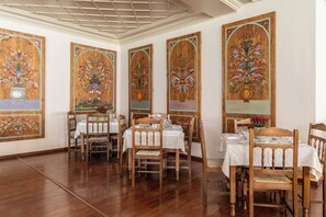 2 Restaurants; Frühstück, Mittagessen und Abendessen werden serviert