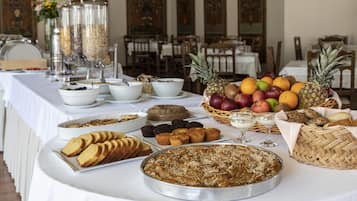 Morgenmadsbuffet hver dag (10 EUR pr. person)