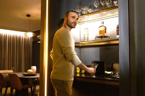 Presidentiële suite, 1 kingsize bed | Een minibar, een kluis op de kamer, een bureau, een laptopwerkplek