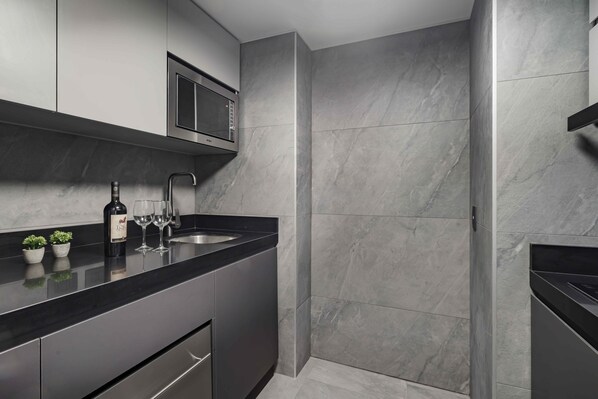 Executive suite, 1 kingsize bed | Een minibar, een kluis op de kamer, een bureau, een laptopwerkplek