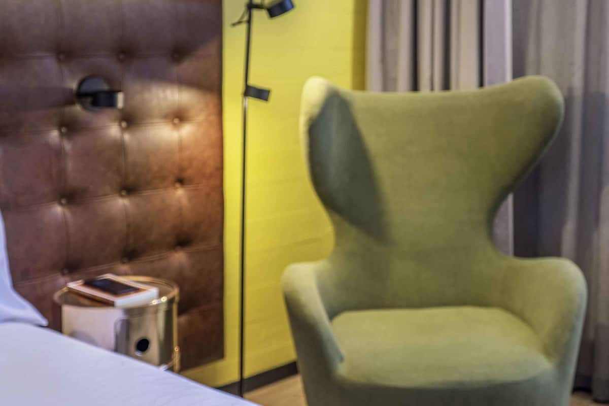 Habitación Deluxe, 1 cama King size | Minibar, caja de seguridad en la habitación y escritorio