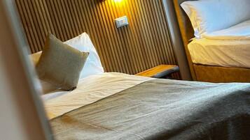 Standard Triple Room | Hypo-allergenic bedding, minibar, in-room safe, desk
