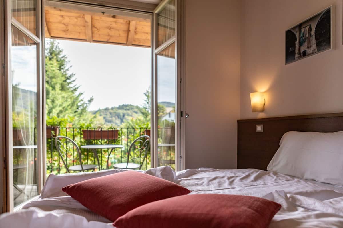 Ropa de cama hipoalergénica y minibar 