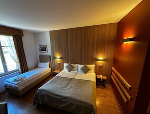 Standard Triple Room | Hypo-allergenic bedding available, minibar, in-room safe, desk - Hotel Cortese (Armeno)
