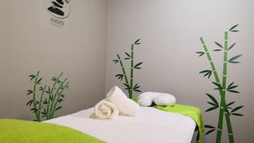 Couples treatment rooms, body treatments, aromatherapy