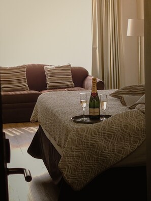 Minibar, in-room safe, free WiFi, bed sheets - Taormina Hotel and Casino  (San José)