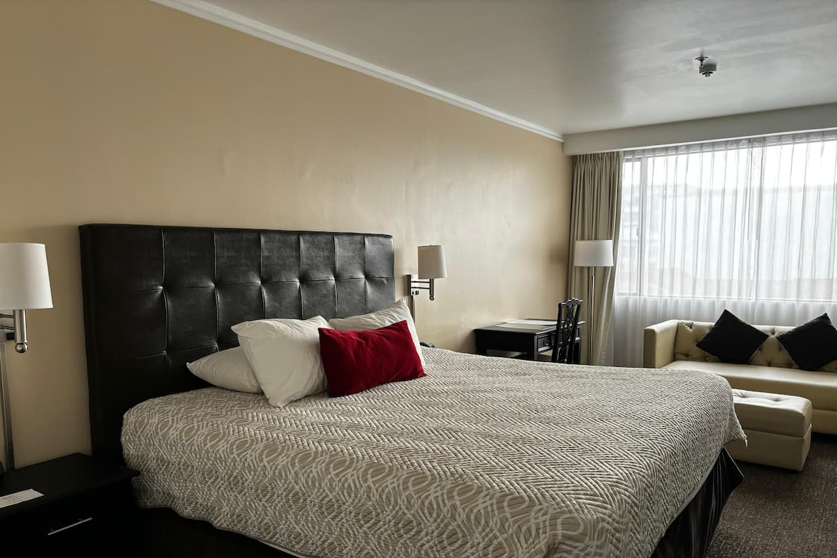 Minibar, coffres-forts dans les chambres, Wi-Fi gratuit, draps fournis