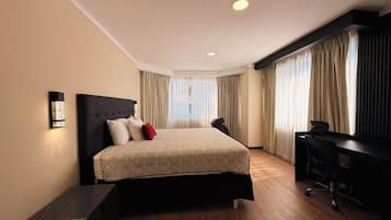 Deluxe Room | Minibar, in-room safe, free WiFi, bed sheets