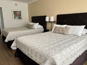 Minibar, in-room safe, free WiFi, bed sheets - Taormina Hotel and Casino  (San José)