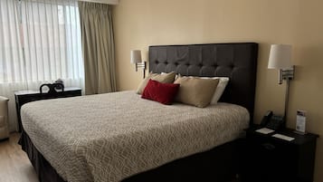 Chambre Deluxe | Minibar, coffre-fort, accès au Wi-Fi (inclus), literie fournie