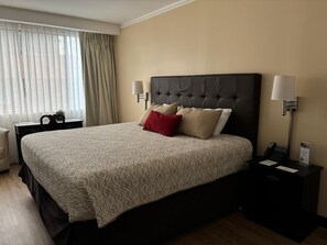 Minibar, in-room safe, free WiFi, bed sheets - Taormina Hotel and Casino  (San José)