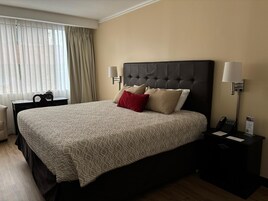 Deluxe Room | Minibar, in-room safe, free WiFi, bed sheets