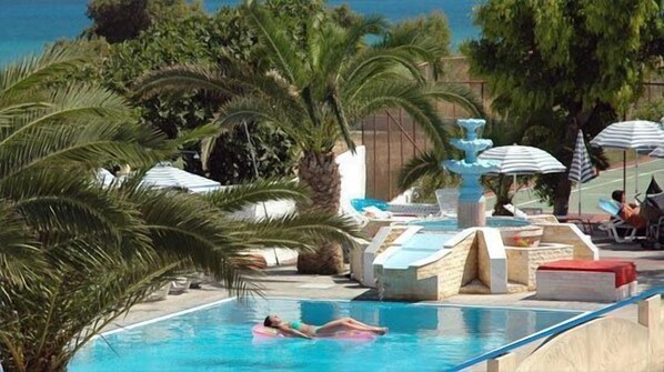 Outdoor pool - Nirvana Beach (Rhodes)