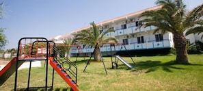 Área de juegos infantiles al aire libre
