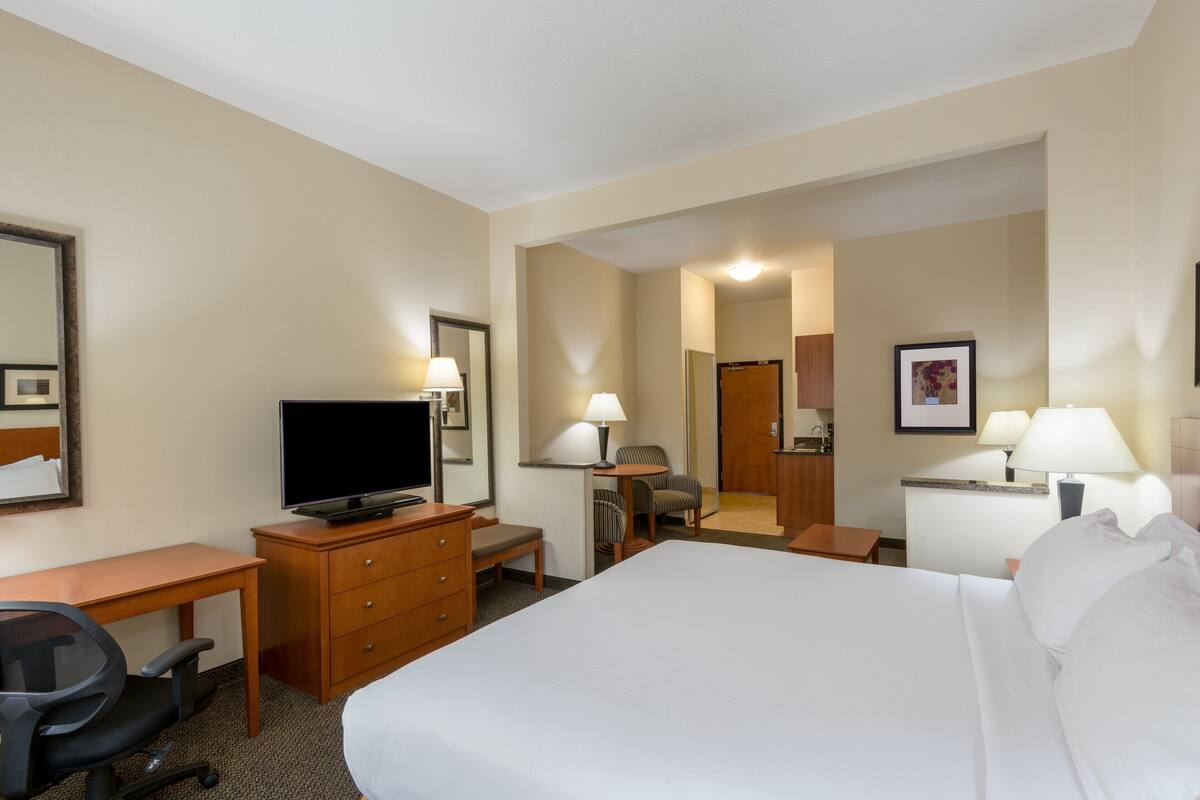 pillow-top beds, in-room safe, desk, laptop workspace