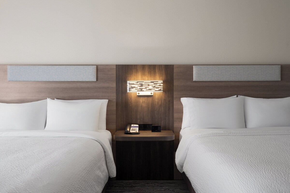 Pillowtop beds, in-room safe, desk, laptop workspace