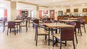 Café da manhã continental grátis todos os dias