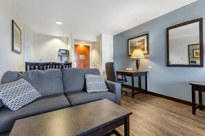 書桌、熨斗/熨衫板、免費 Wi-Fi、鬧鐘