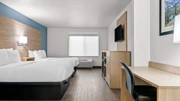 Schreibtisch, Bügeleisen/Bügelbrett, kostenloses WLAN, Wecker