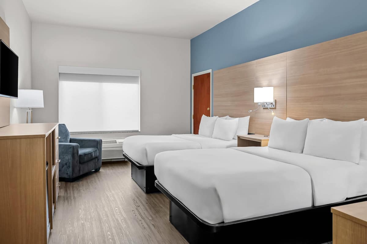 Skrivebord, strykejern/-brett, wi-fi (inkludert) og vekkerklokke