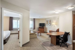 Suite, 1 King-Bett, barrierefrei, Nichtraucher | Schreibtisch, laptopgeeigneter Arbeitsplatz, kostenloses WLAN