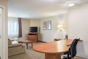 Suite, 1 King Bed with Sofa bed, Non Smoking (Efficiency) | Desk, laptop workspace, free WiFi - Suburban Studios Waterloo (Waterloo)