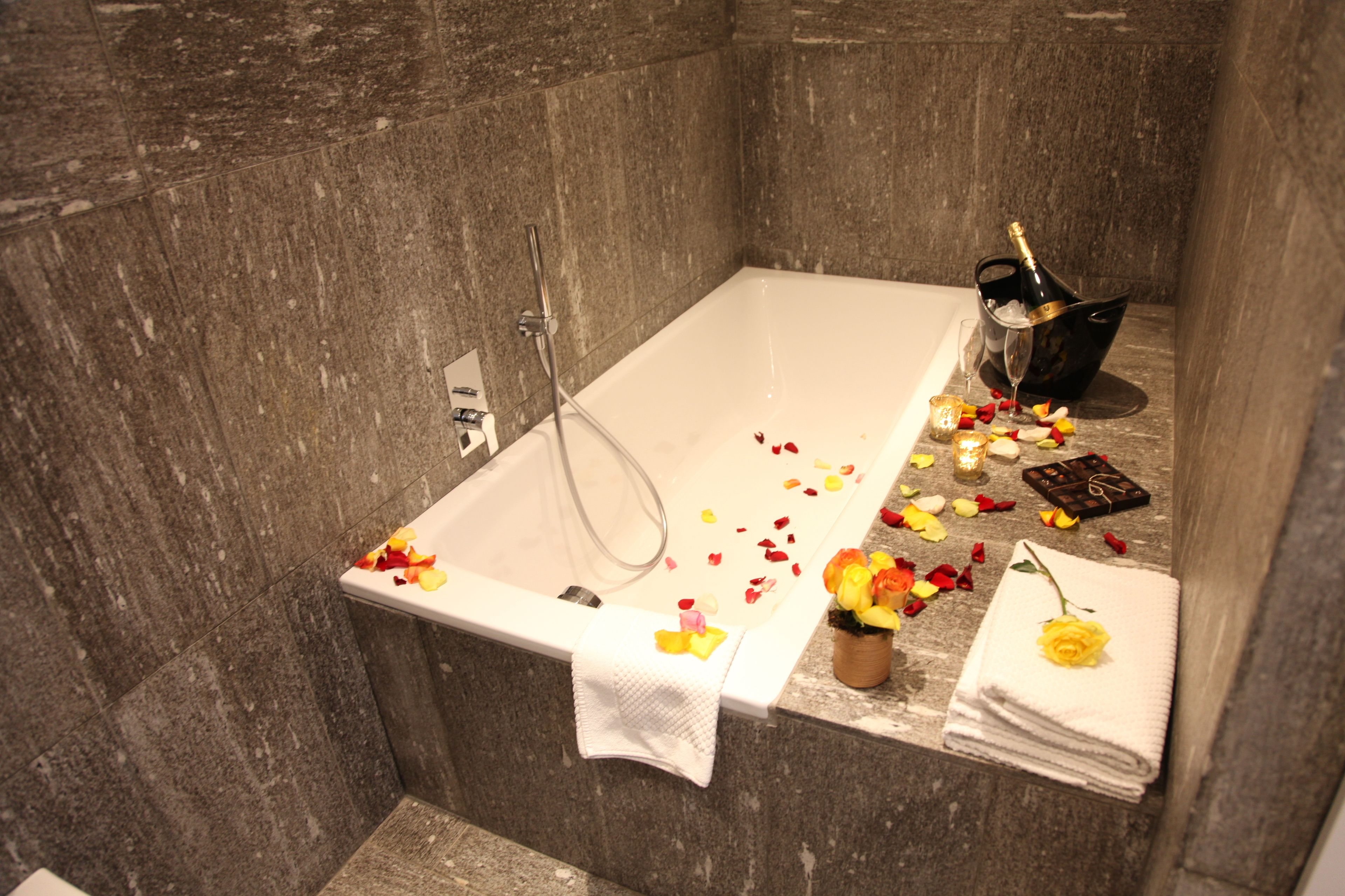 classic suite, 1 bedroom | bathroom | rainfall showerhead, designer toiletries, hair dryer, slippers