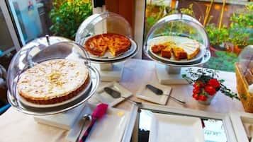 Comida y bebida