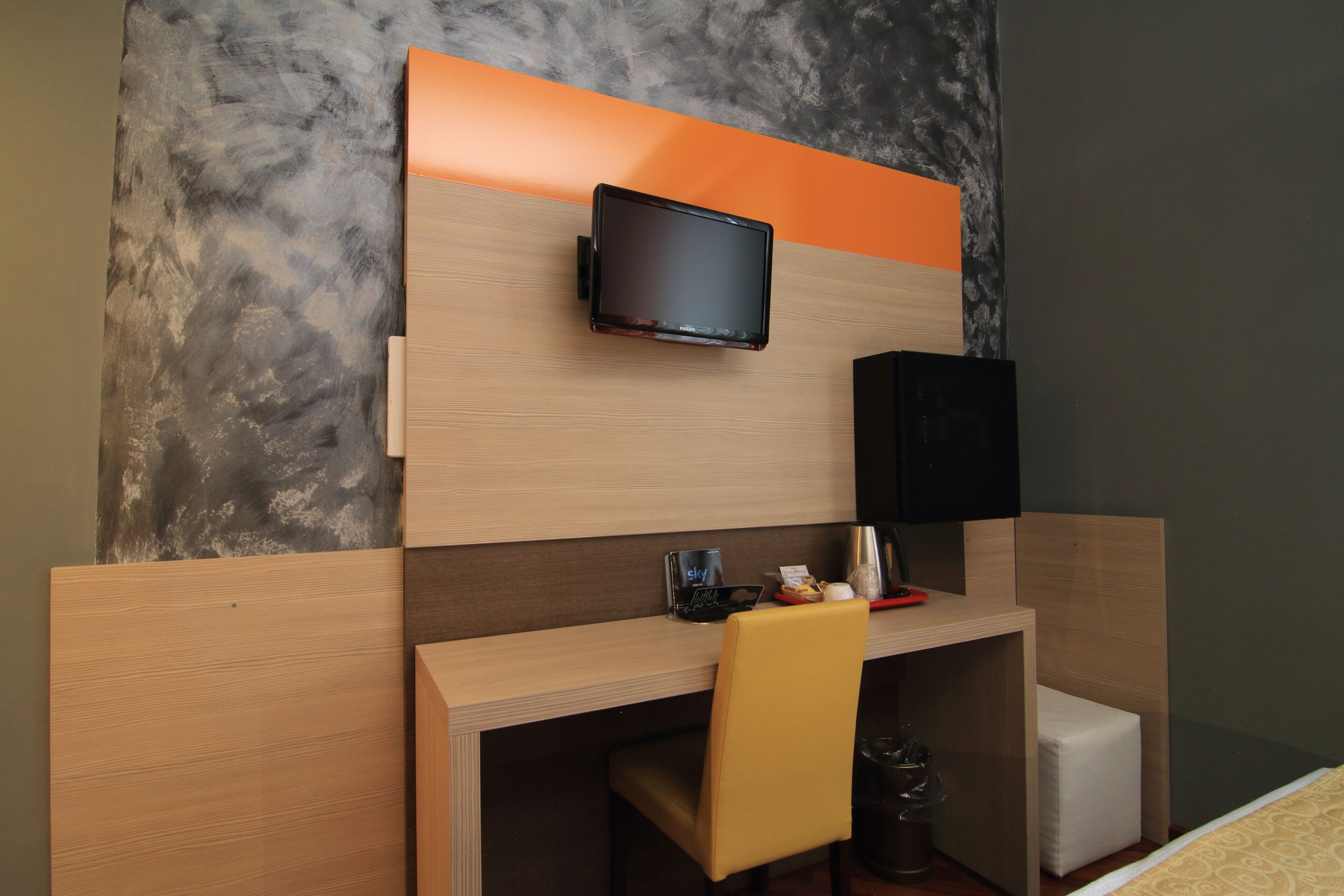 1 bedroom, down duvets, pillow-top beds, minibar