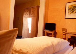 Espace de travail pour ordinateur portable, lits bébé (gratuits)