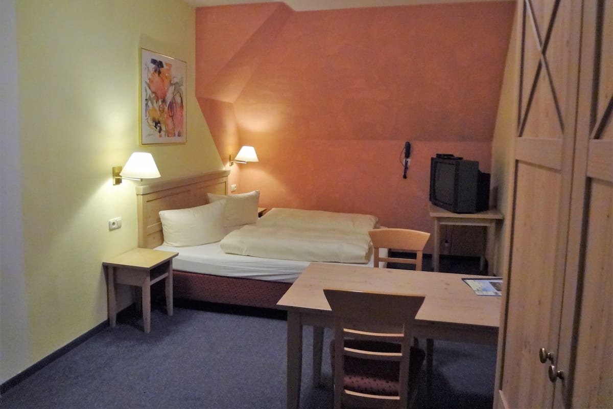Triple Room | Laptop workspace, free cots/infant beds, rollaway beds, WiFi