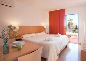 Studio | In-room safe, desk, iron/ironing board, bed sheets - Apartamentos Sol Romántica by DOT Suites (Manacor)