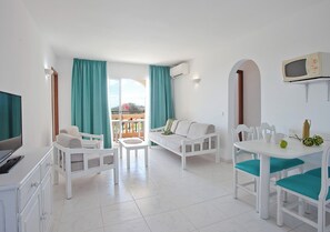 Deluxe Apartment, 2 Bedrooms | In-room safe, desk, iron/ironing board, bed sheets - Apartamentos Sol Romántica by DOT Suites (Manacor)