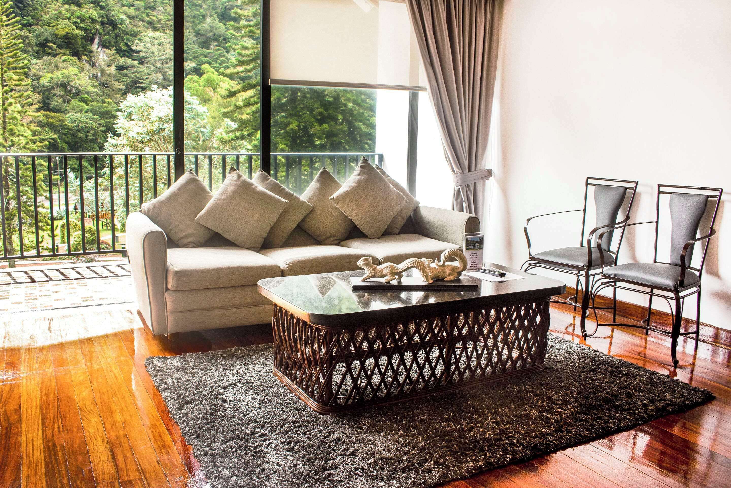 Suite superior, 1 cama King size, para no fumadores | Sábanas de algodón egipcio, ropa de cama de alta calidad y edredón 