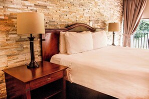 1 King Bed, Suite, Balcony